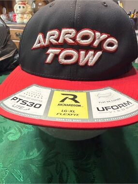 ARROYO TOW Richardson Flexfit Black and Red Hat